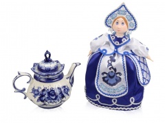 Подарочный набор Гжель: кукла на чайник, чайник заварной с росписью